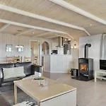 Nyaraló Amazing In With 3 Bedrooms, Sauna & Wifi