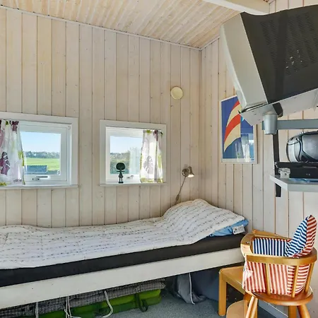 Prázdninový dům Amazing In With 3 Bedrooms, Sauna & Wifi