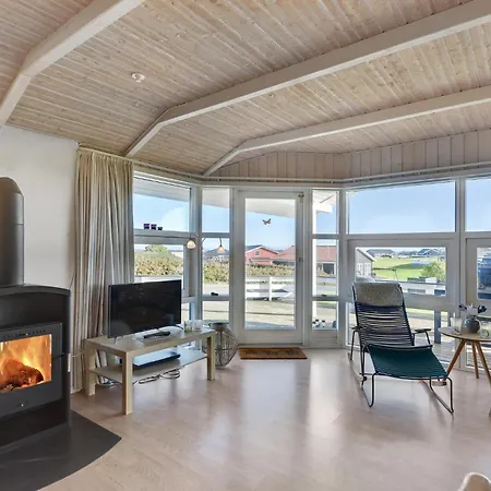 Prázdninový dům Amazing In With 3 Bedrooms, Sauna & Wifi