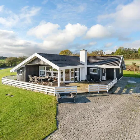 Vakantiehuis Beautiful Home In Nordborg With Wifi *